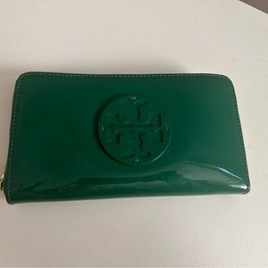 Tory Burch patent leather wallet.